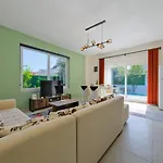 2 Bedroom With Private Pool *